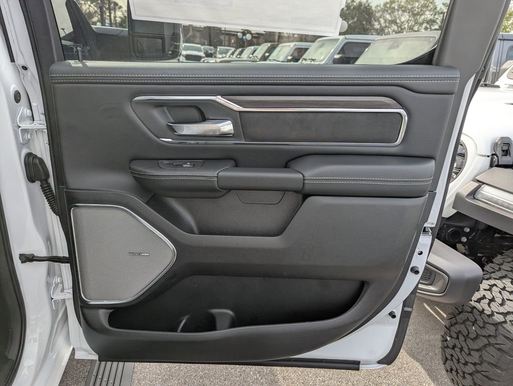 New 2026 Bright White Clear-Coat Exterior Paint Ram Laramie image 32