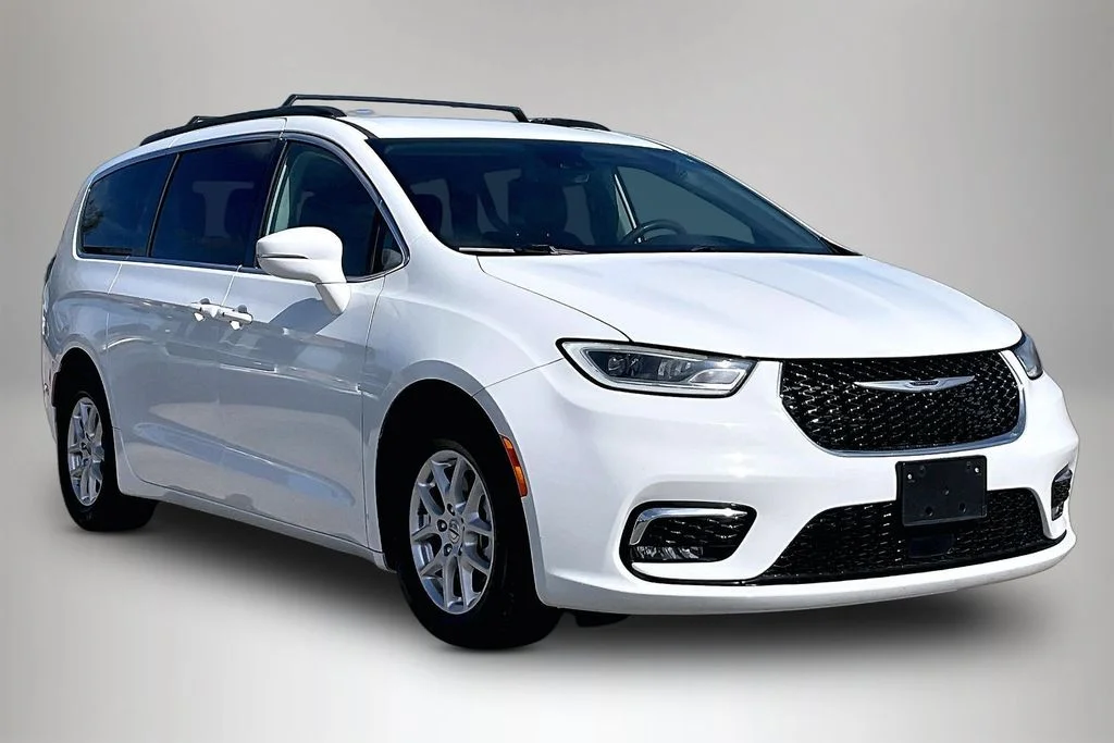 2022 Chrysler Pacifica Touring L's photo