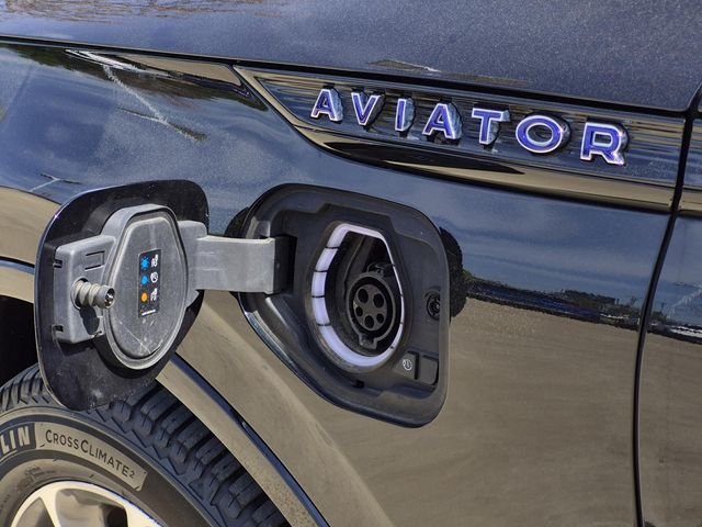 Used 2020 Black Metallic Lincoln Grand Touring image 11