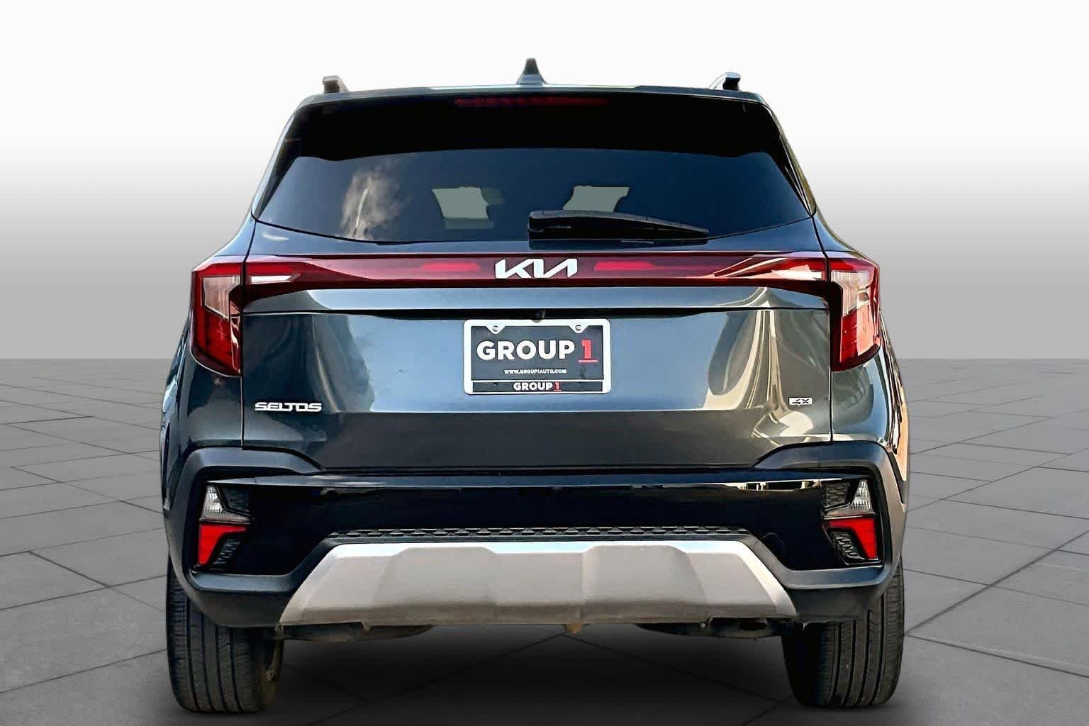 Used 2024 Gravity Gray Kia SX image 5