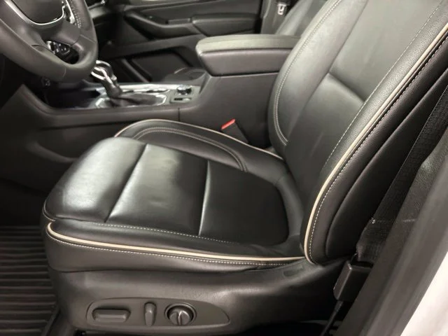 Used 2022 White Chevrolet Premier image 7