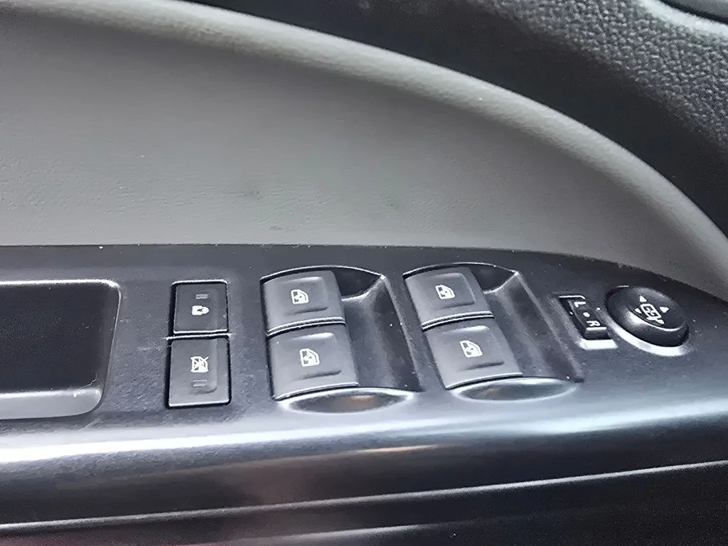 Used 2021 Red Chevrolet Work Truck image 18