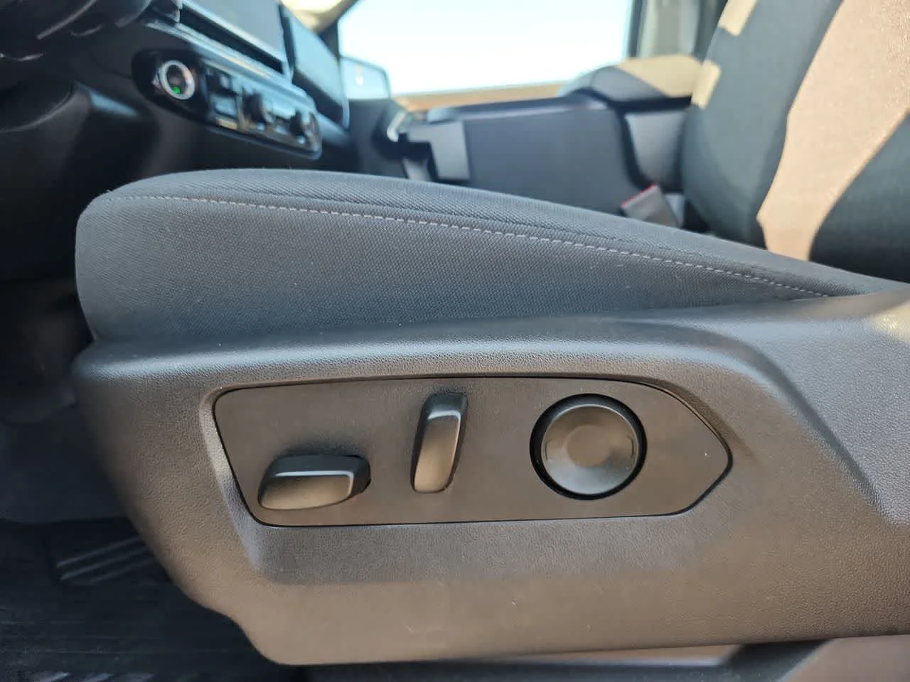 Used 2025 Riptide Blue Metallic Chevrolet RST image 13