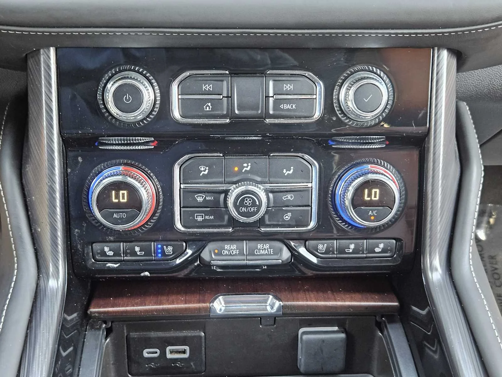 Used 2024 Pearl Beige Metallic GMC Denali Ultimate image 13
