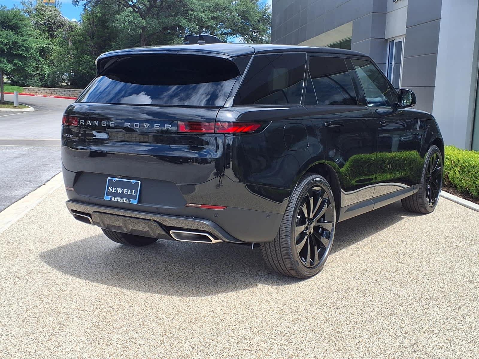 New 2026 Santorini Black Land Rover SE image 6