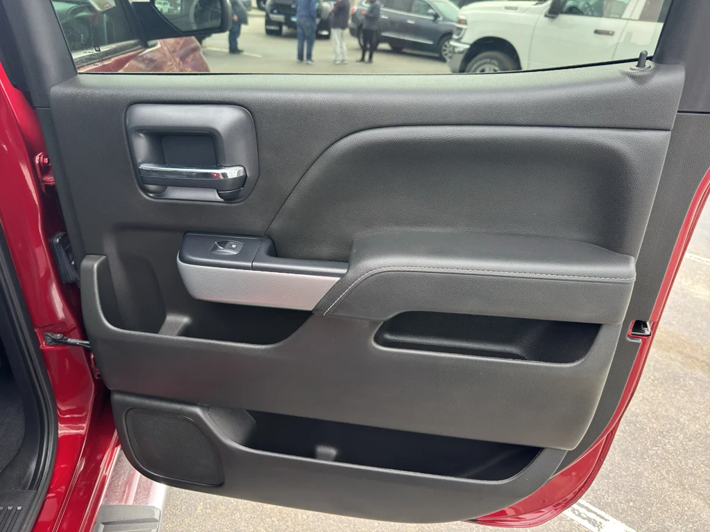 Used 2018 Cajun Red Tintcoat Chevrolet LTZ image 11