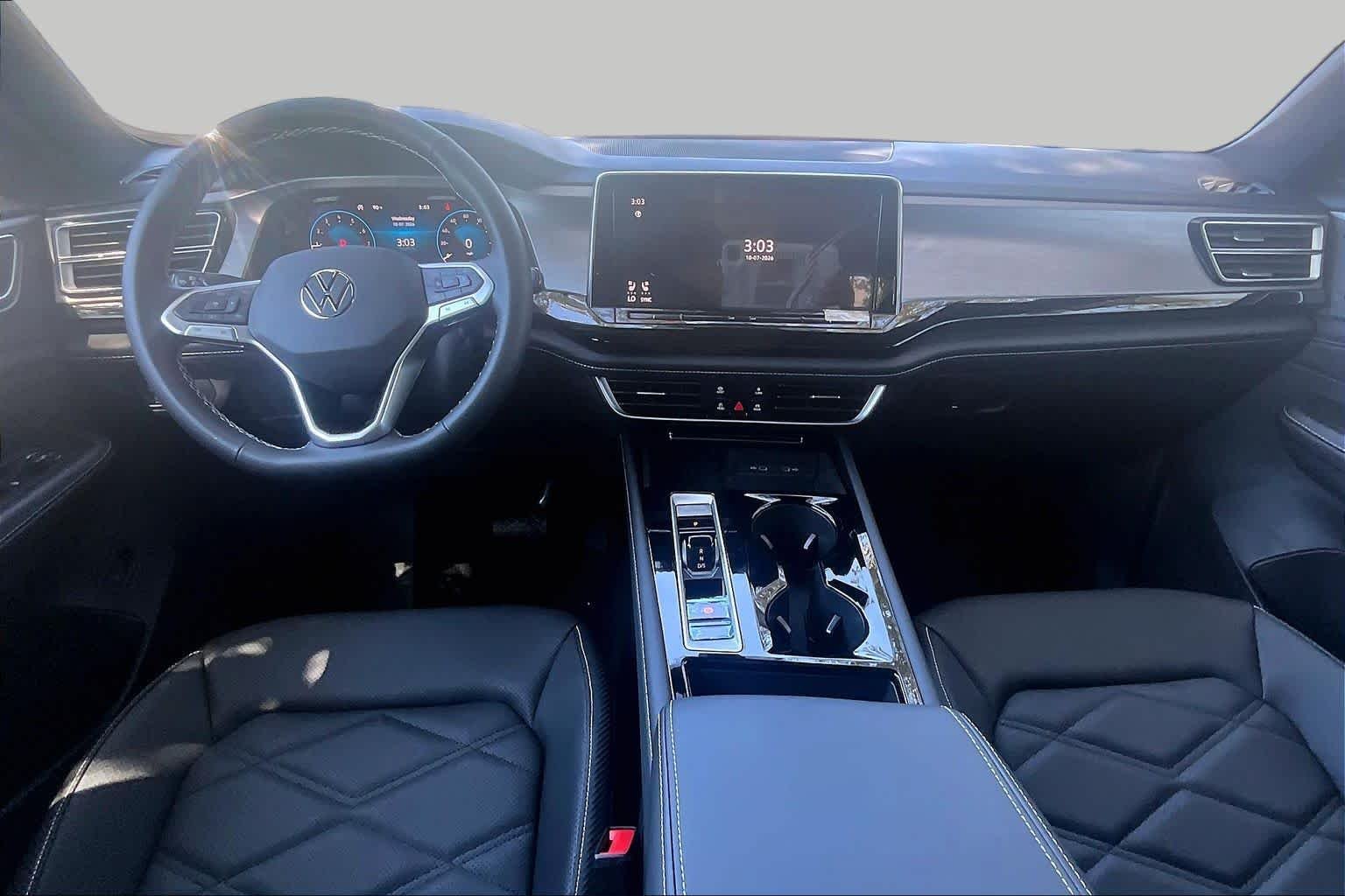 New 2026 Deep Black Pear Volkswagen SE w/Technology image 5