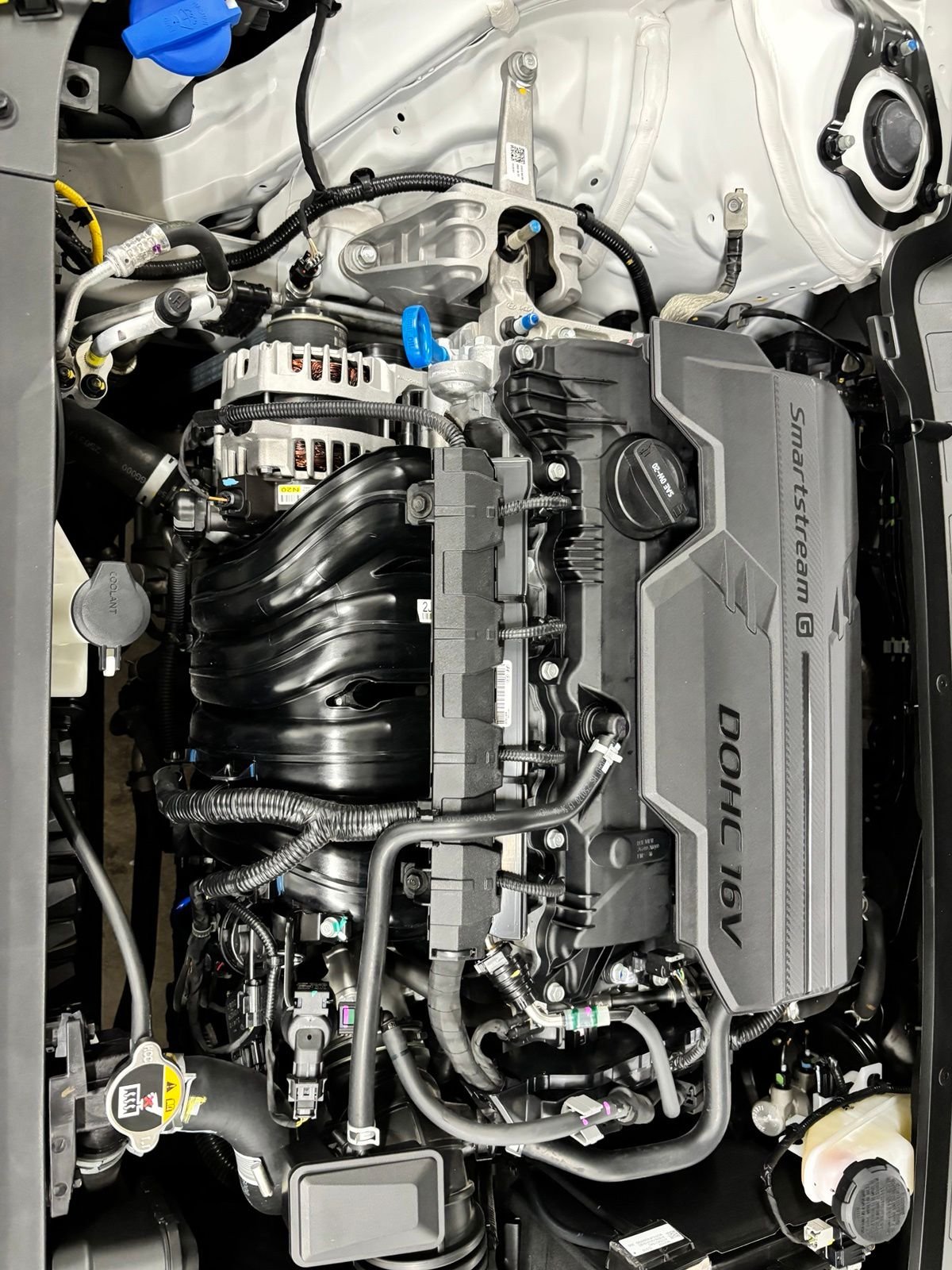 Used 2025 White Kia LXS image 25