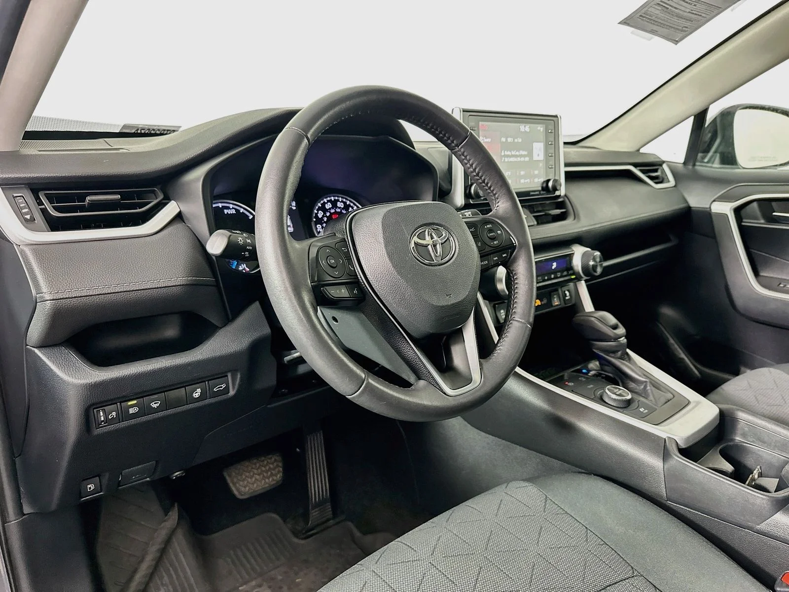 Used 2020 Magnetic Gray Metallic Toyota XLE image 9