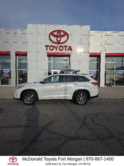 Used 2017 White Toyota XLE image 2