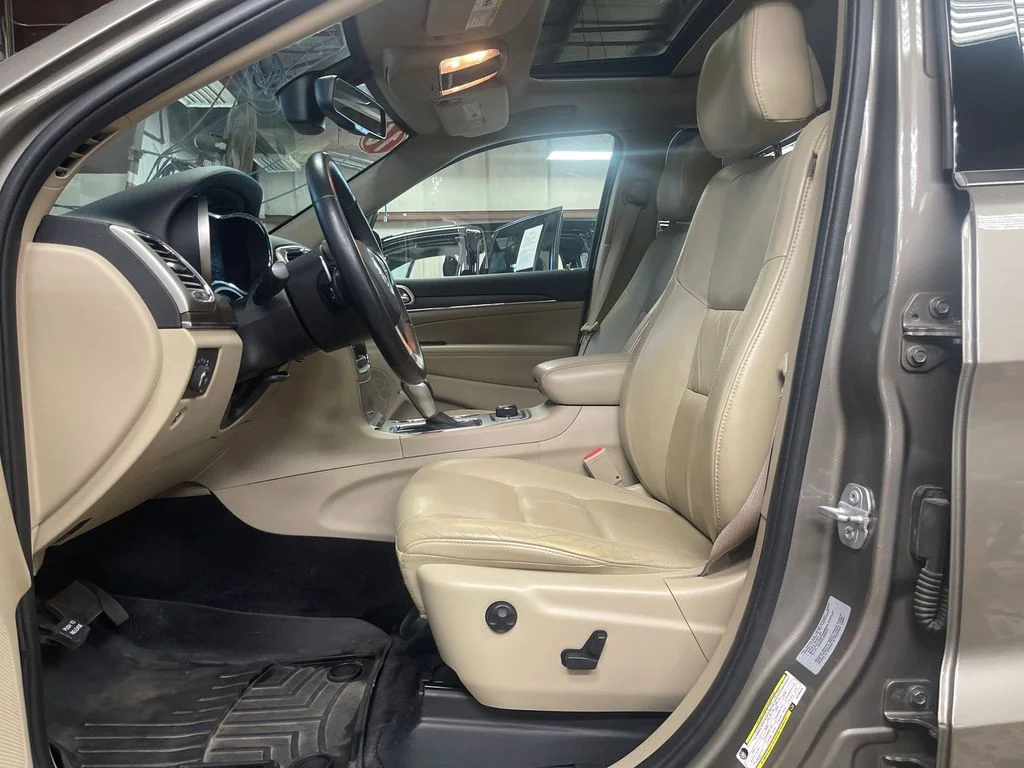 Used 2016 Beige Jeep Limited image 14