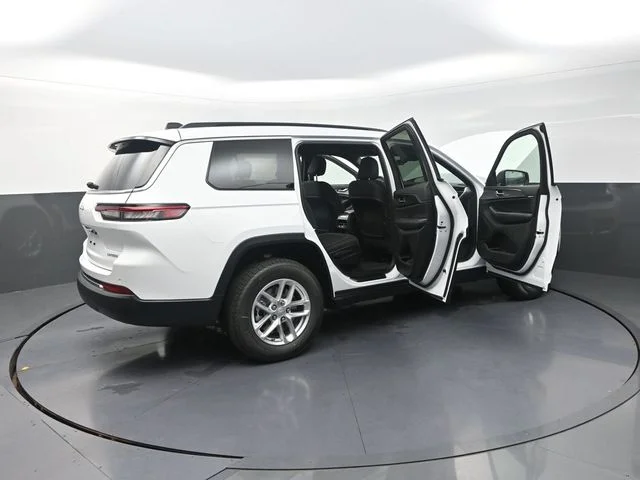 New 2026 Bright White Clear-Coat Exterior Paint Jeep Laredo image 36