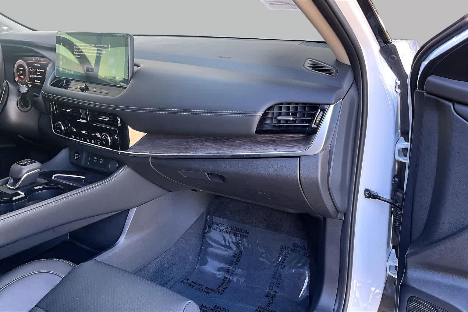 Used 2025 Everest White Pearl Nissan Platinum image 19