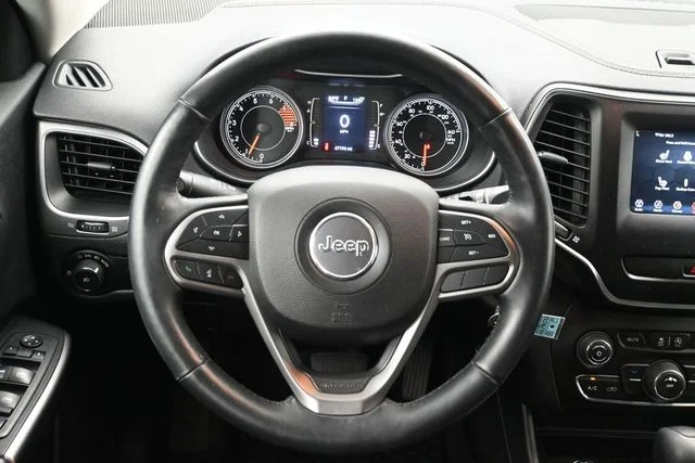 Used 2019 Billet Silver Metallic Clearcoat Jeep Latitude image 23
