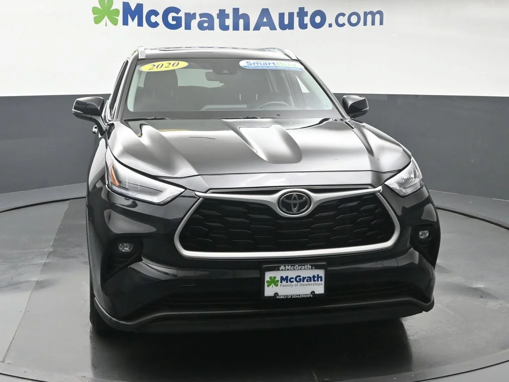Certified Used 2020 Black Toyota XLE image 5