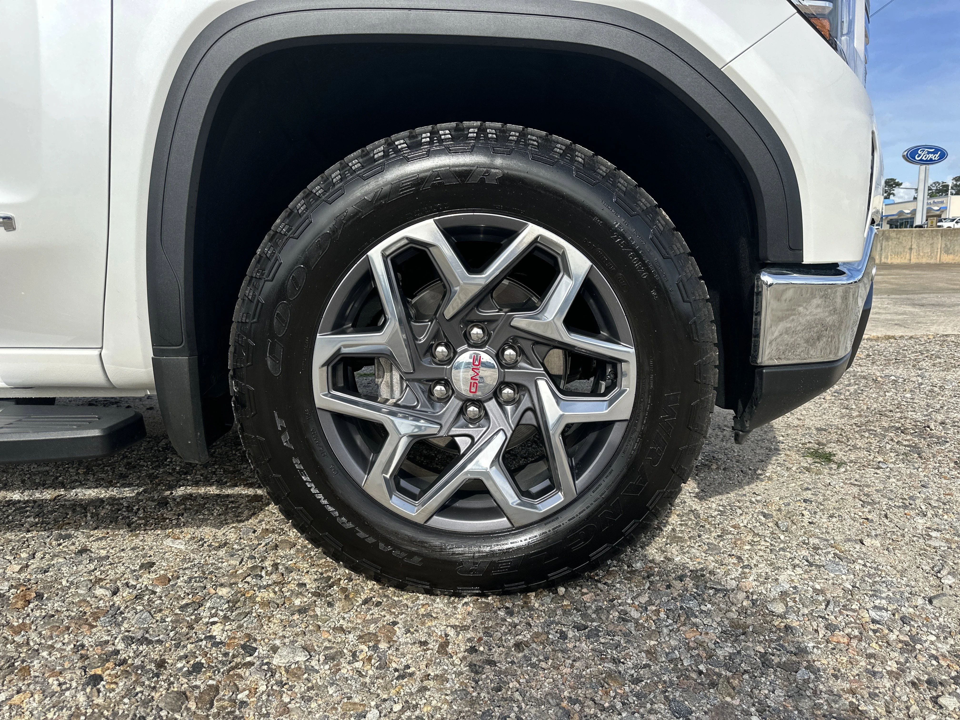 Certified Used 2025 White Frost Tricoat GMC SLT image 13