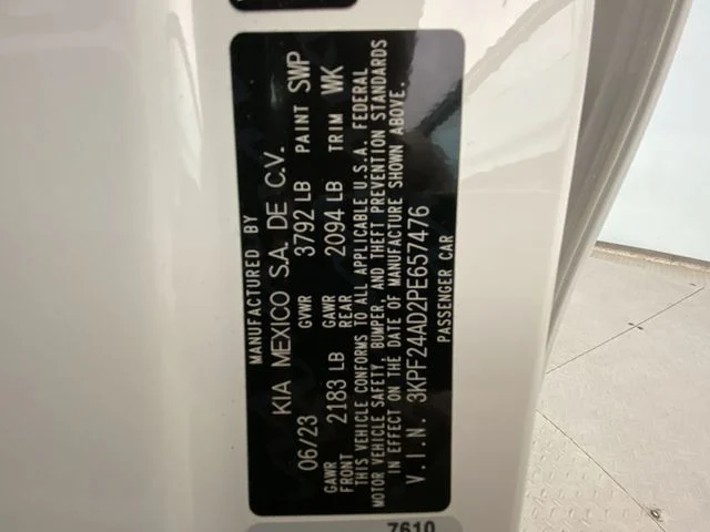 Used 2023 White Kia LXS image 26