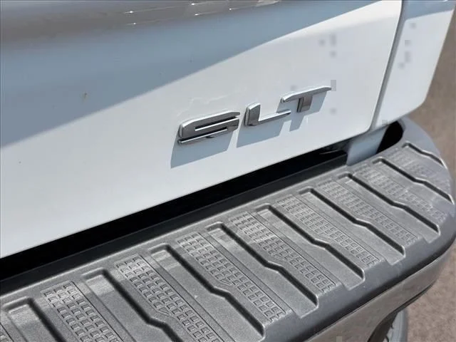 Used 2024 White GMC SLT image 7