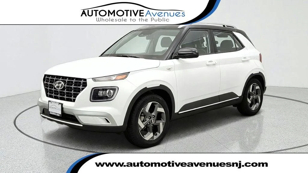 Used 2023 Lunar White Hyundai Limited IVT image 1