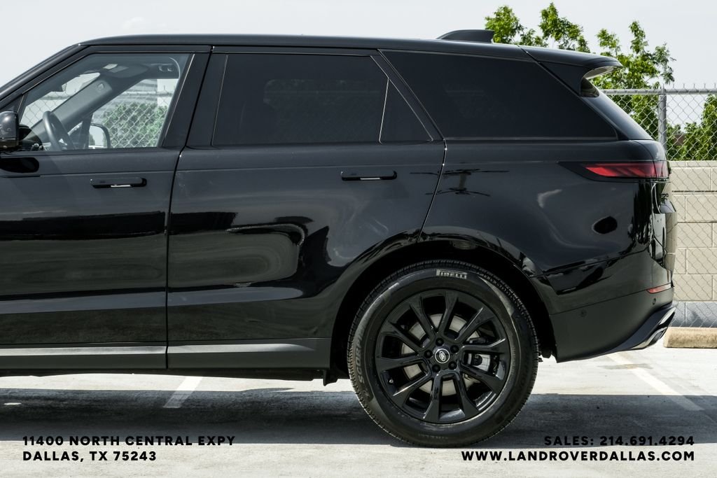 Used 2025 Santorini Black Metallic Land Rover SE image 13