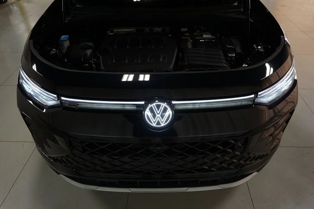 Certified Used 2025 Deep Black Pearl Volkswagen 2.0T SEL R-Line image 46