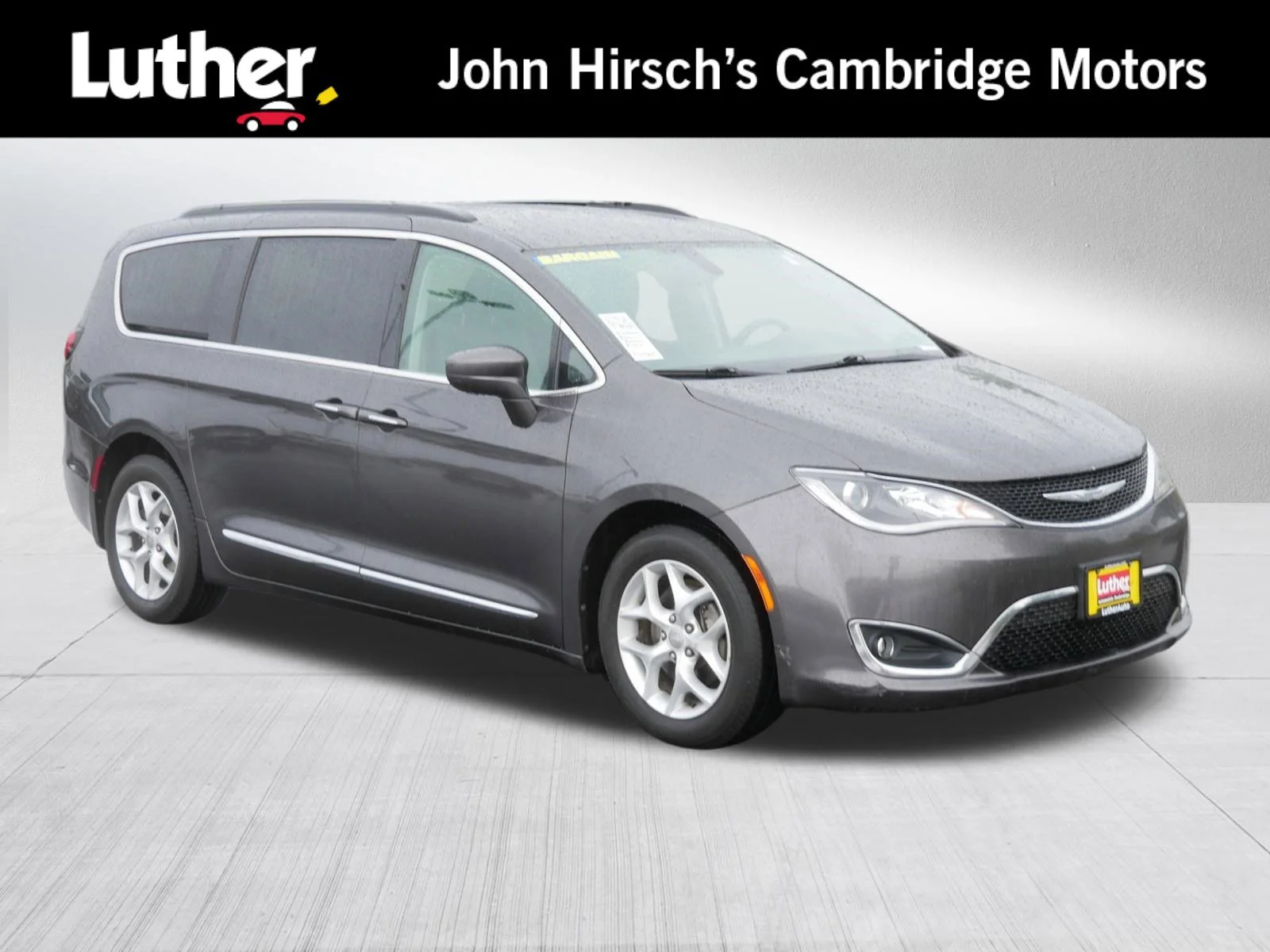 2017 Chrysler Pacifica Touring-L's photo