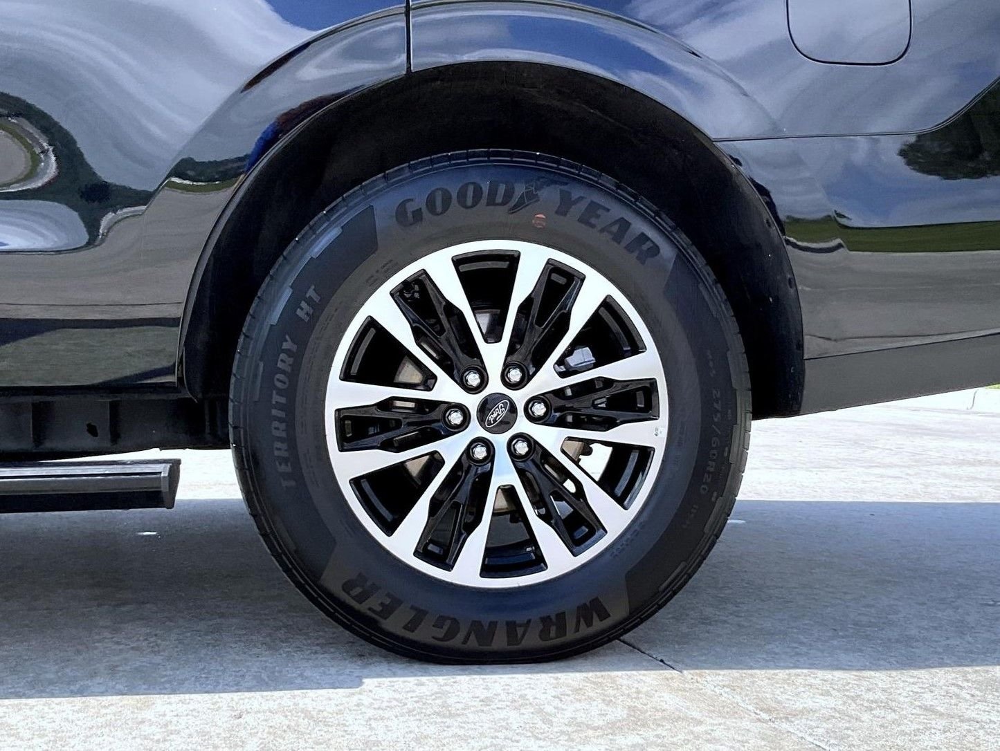 Used 2025 Black Ford Platinum image 25