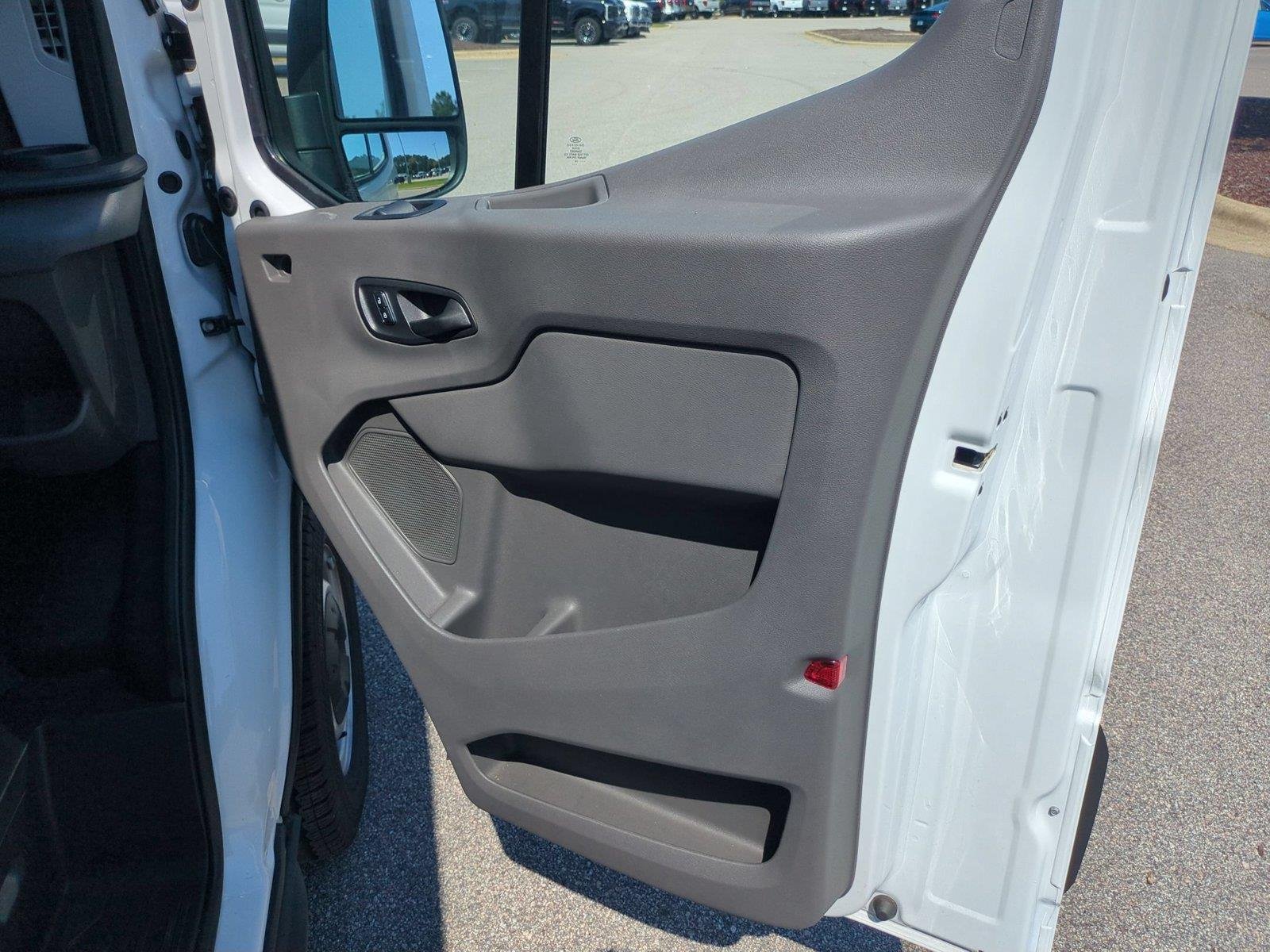 New 2026 Oxford White Ford Cargo Van image 31