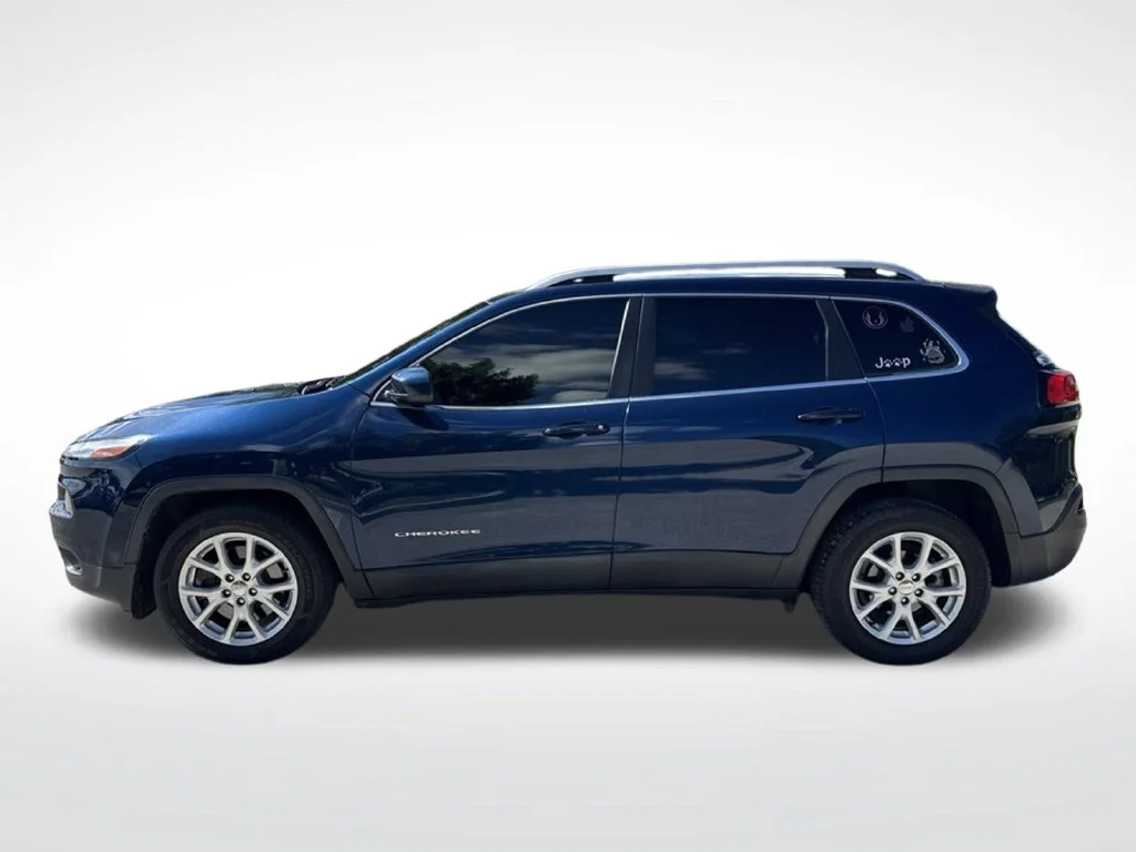 Certified Used 2018 Patriot Blue Pearlcoat Jeep Latitude image 8