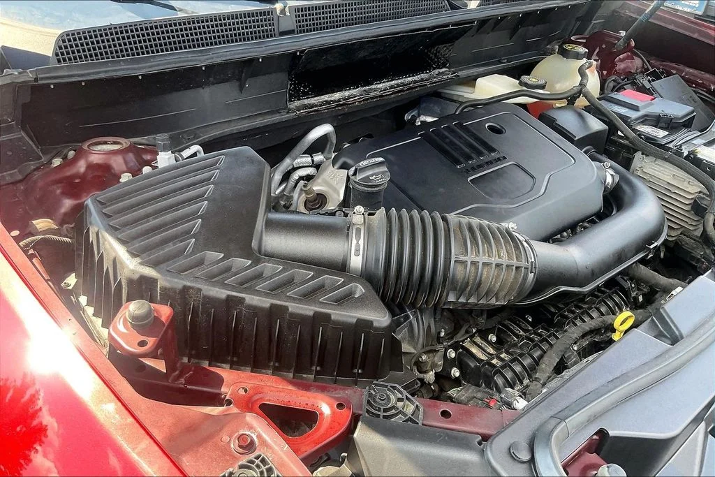 Used 2023 Volcanic Red GMC SLE image 33