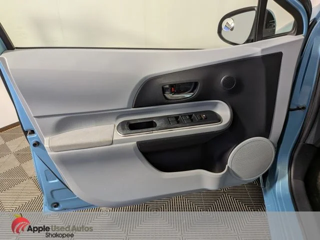 Used 2014  Toyota Two image 11