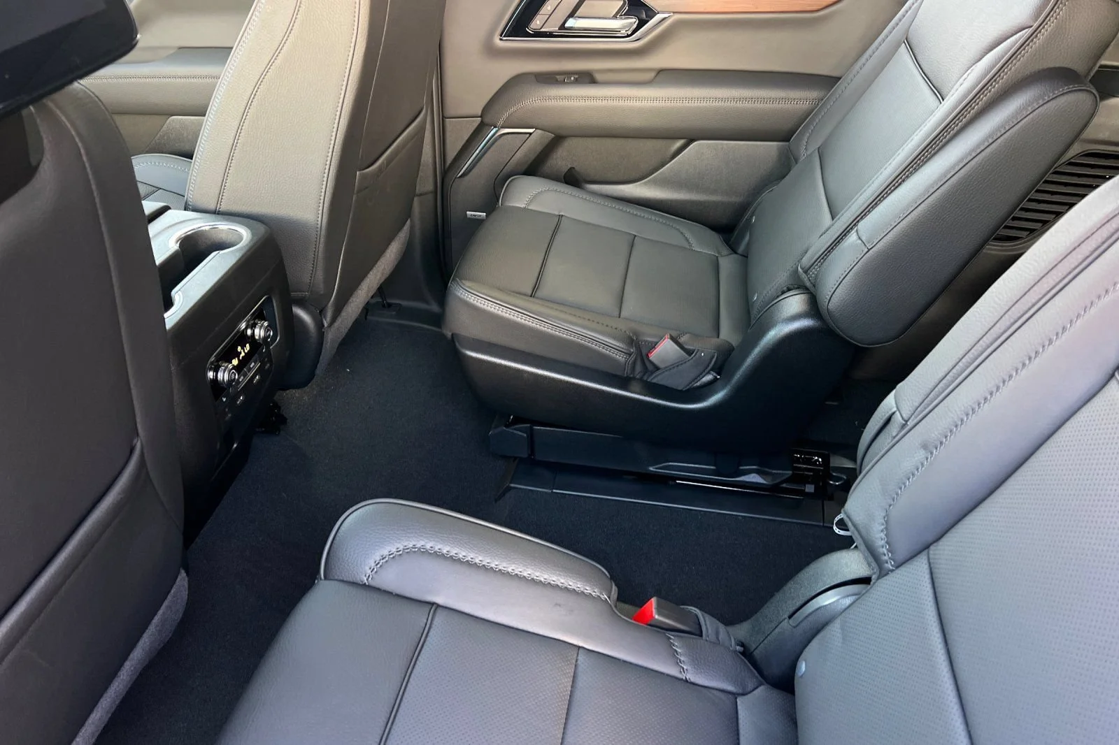 2026 GMC Yukon Denali - Photo 11