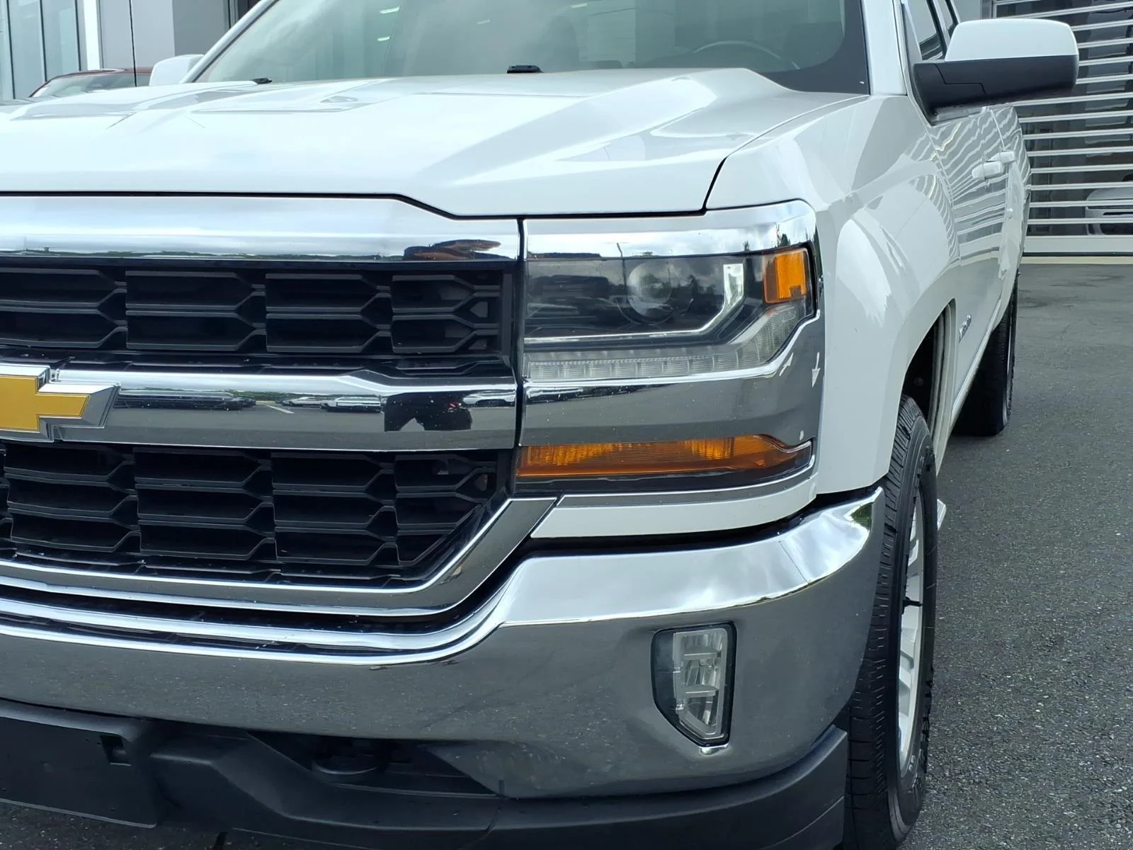 Used 2018 Summit White Chevrolet LT image 14