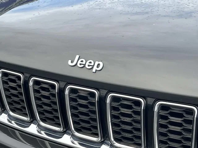 Used 2024  Jeep 4xe image 8
