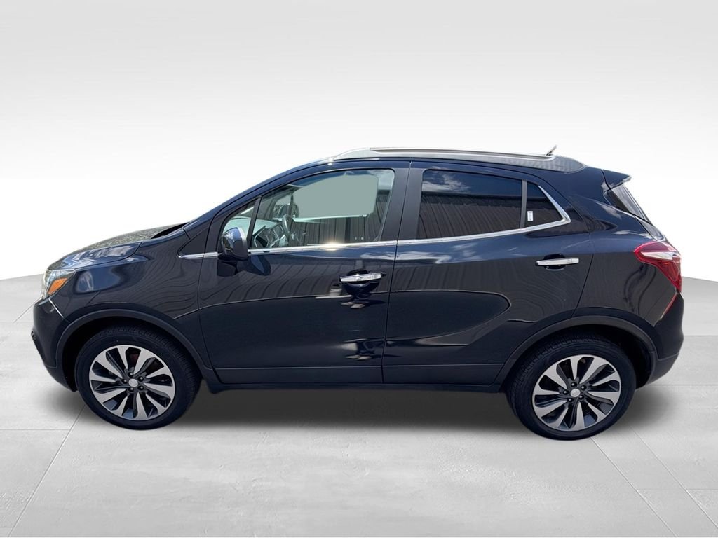 Used 2022 Blue Buick Preferred image 5