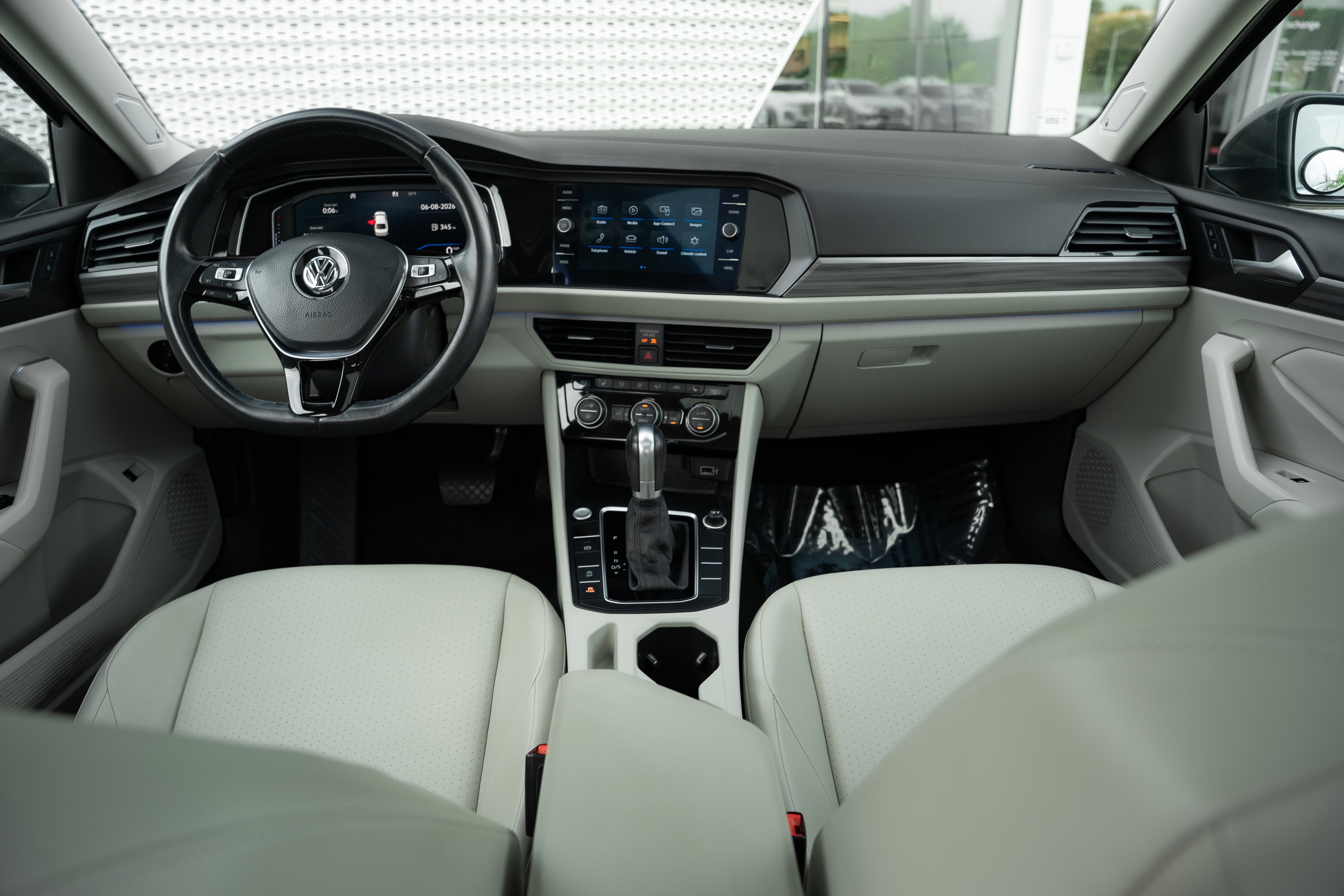 Used 2019 Sage Green Metallic Volkswagen SEL image 8