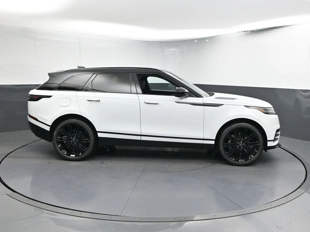 Certified Used 2026 White Land Rover Dynamic SE image 23