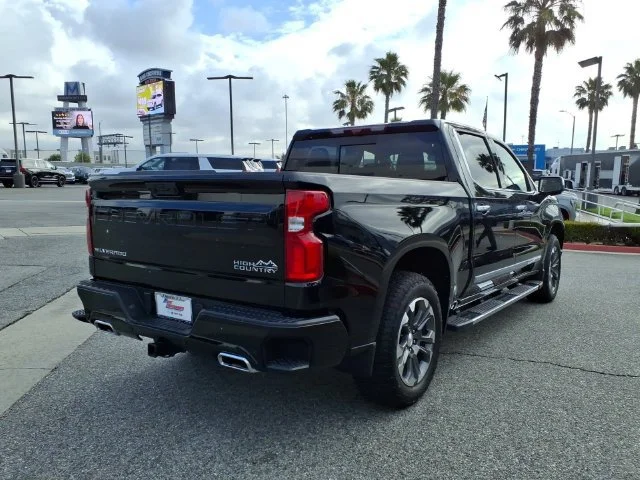 Used 2025 Black Chevrolet High Country image 8