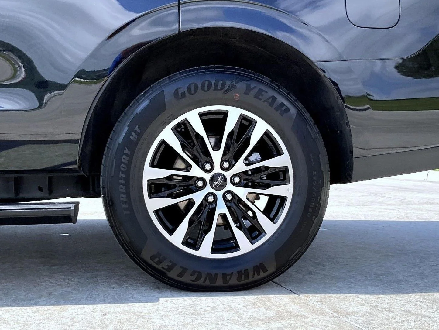 Used 2025 Black Ford Platinum image 25