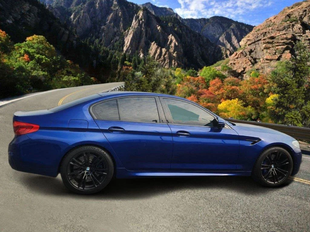 Used 2018 Marina Bay Blue Metallic BMW SD image 2