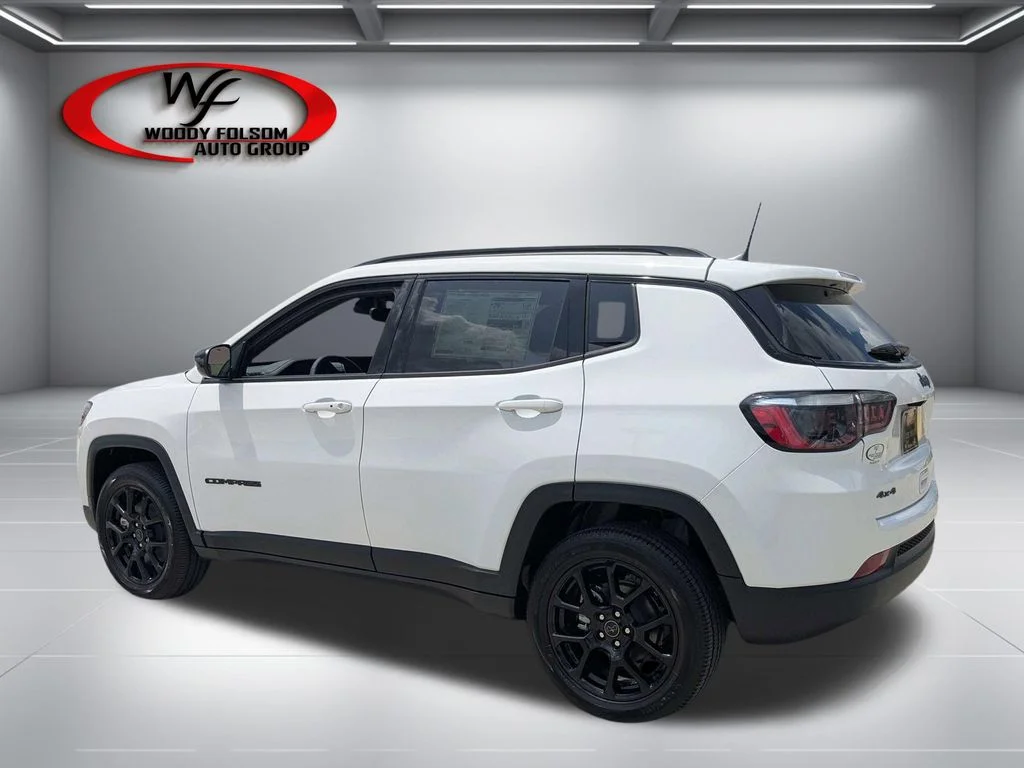 New 2026 Bright White Clear-Coat Exterior Paint Jeep Latitude image 6