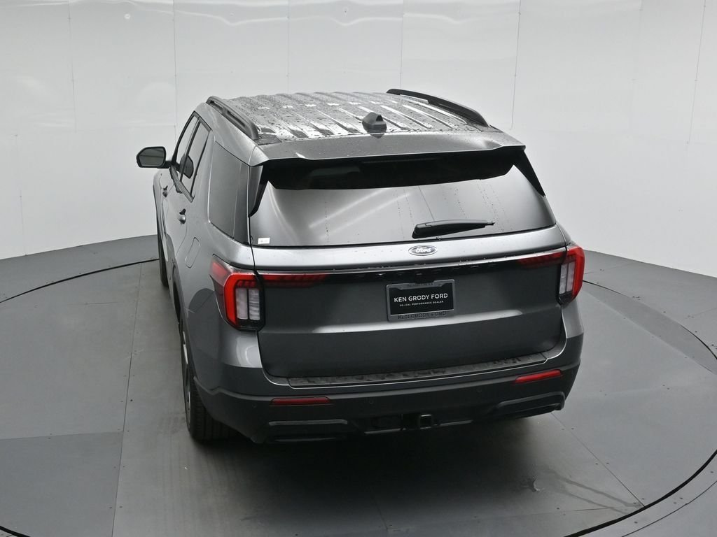 New 2026 Carbonized Gray Metallic Ford ST-Line image 42