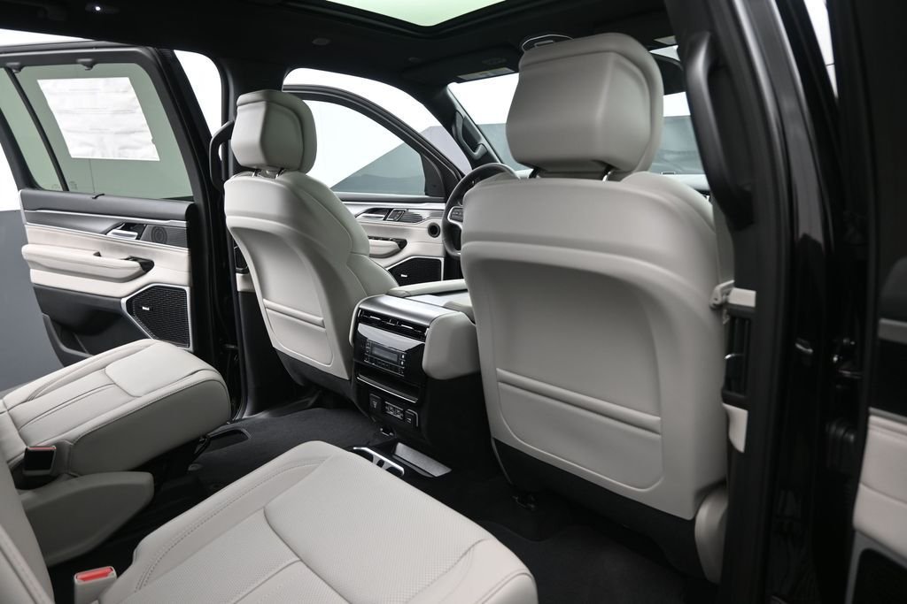 New 2026 High Gloss Black Exterior Paint Jeep Limited Reserve image 24