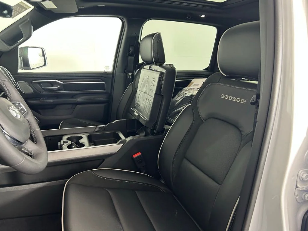 New 2026 Ivory White Tri-Coat Pearl-Coat Exterior Paint RAM Laramie image 9