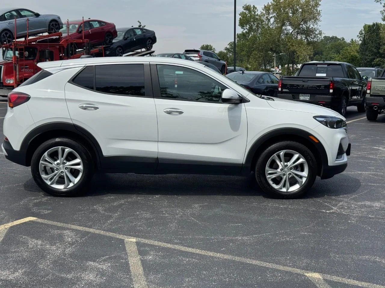 Used 2023 Summit White Buick Preferred image 3