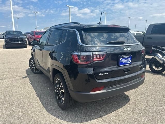 Used 2022 Diamond Black Crystal Pearlcoat Jeep Limited image 8