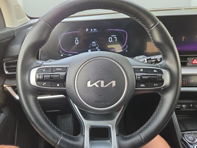 Used 2024 White Pearl Kia EX image 23