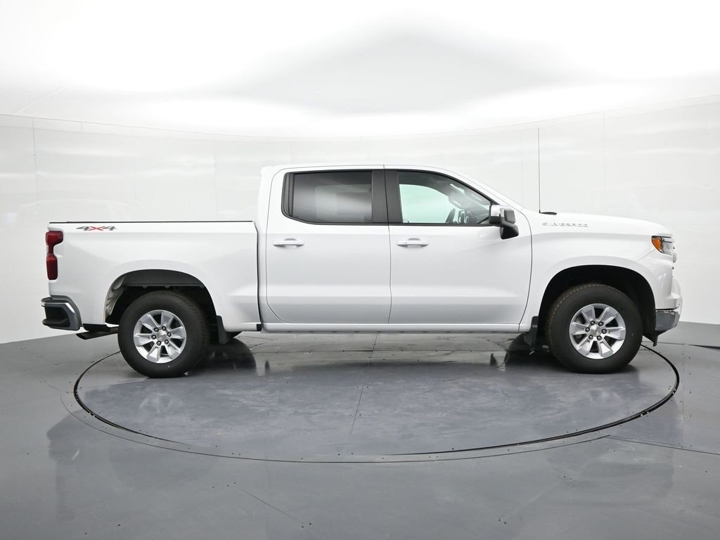 Used 2025 Summit White Chevrolet LT image 4