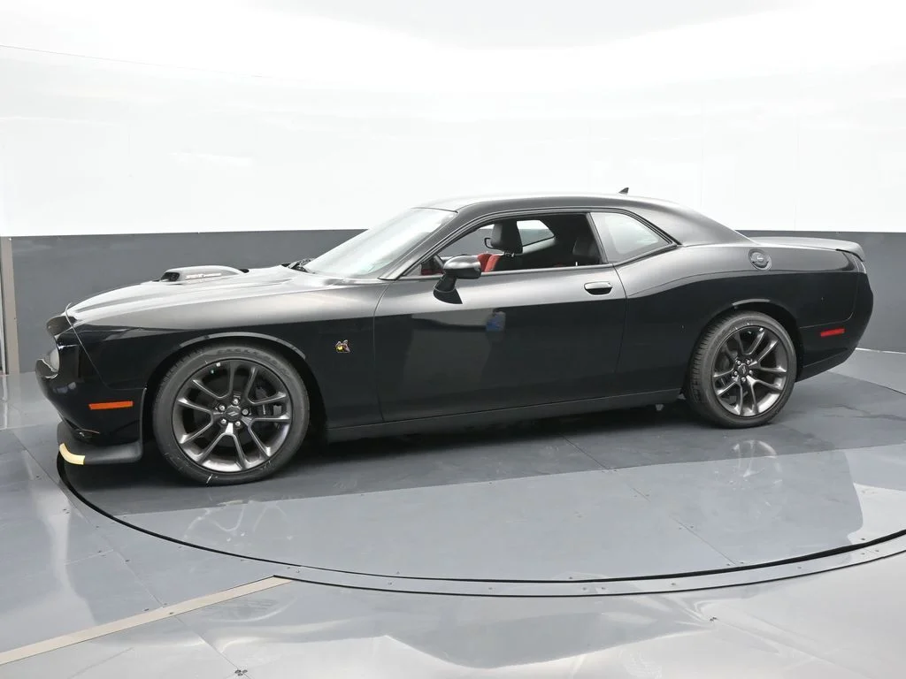 Used 2022 Pitch Black Clearcoat Dodge R/T Scat Pack image 1