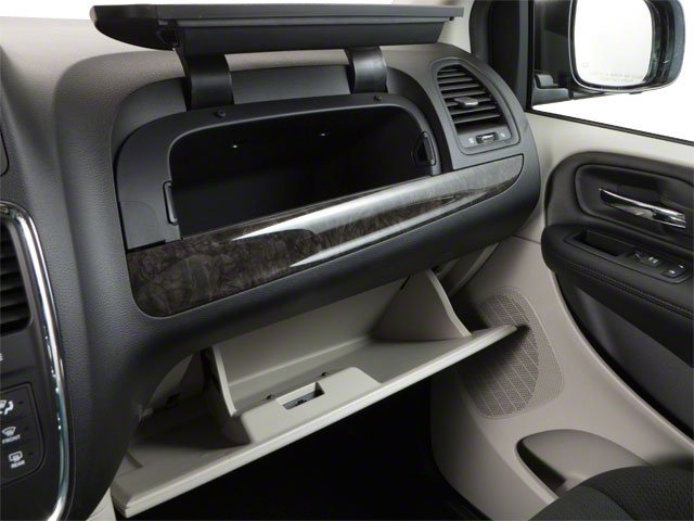 Used 2011 Bright Silver Metallic Clearcoat Dodge Mainstreet image 18